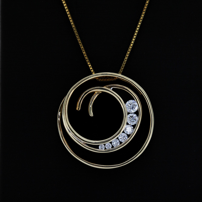 1P81 - Diamond Pendant with Necklace